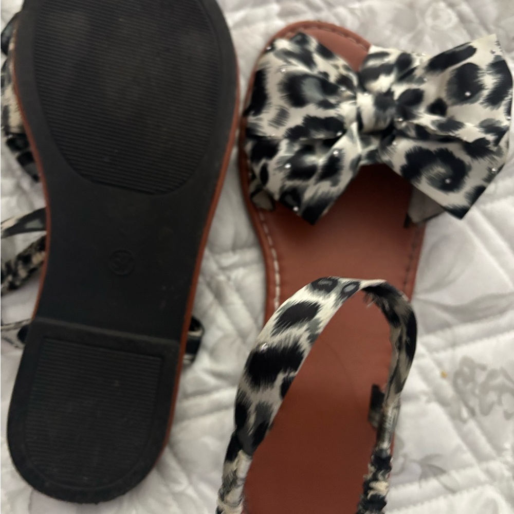 Source Unknown Black and White Bow Sandals